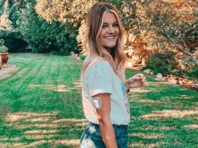 Photo of Jessyka with her pump showing