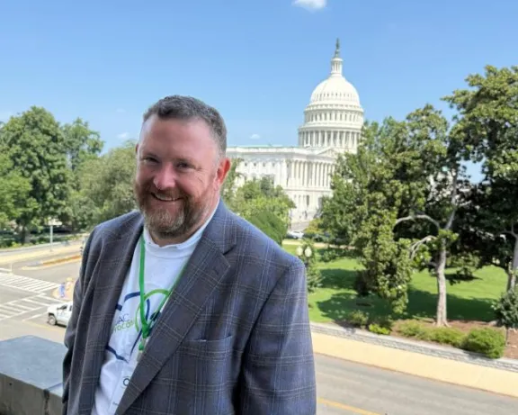 Man standing in front of U.S. Capitol Building.