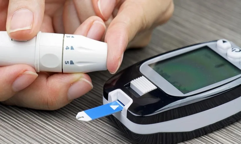 bloodglucosetesting_50_50